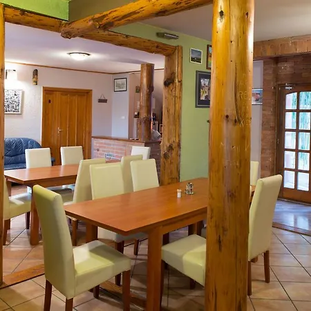 Owlcastle-bagolyvar Guest house