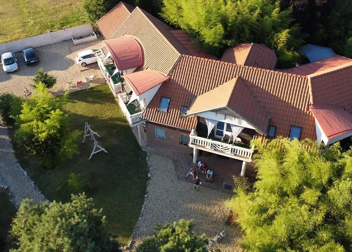 Owlcastle-bagolyvar Guest house 3*