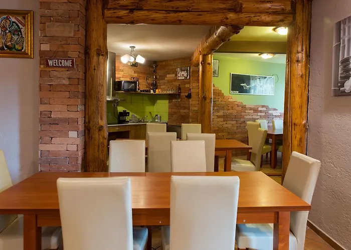 Owlcastle-bagolyvar Guest house 3*