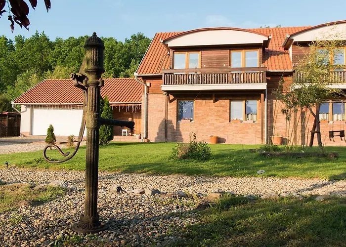 Owlcastle-bagolyvar Guest house 3*